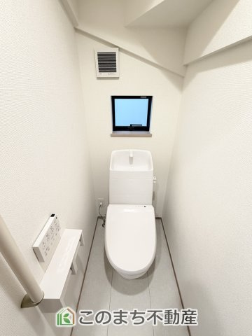 ハートフルタウン宇都宮市雀の宮1丁目277番のトイレ|小窓から換気ができて清潔なトイレスペース☆