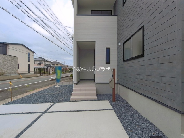 仲介手数料無料）津島市新開町　１号棟の玄関|明るい玄関です