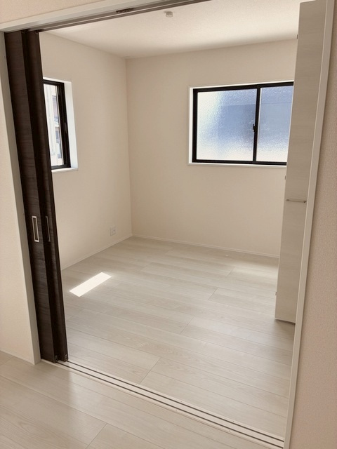 新築戸建て・仲介手数料無料）津島市新開町　１号棟の洋室|スタンダードな洋室です