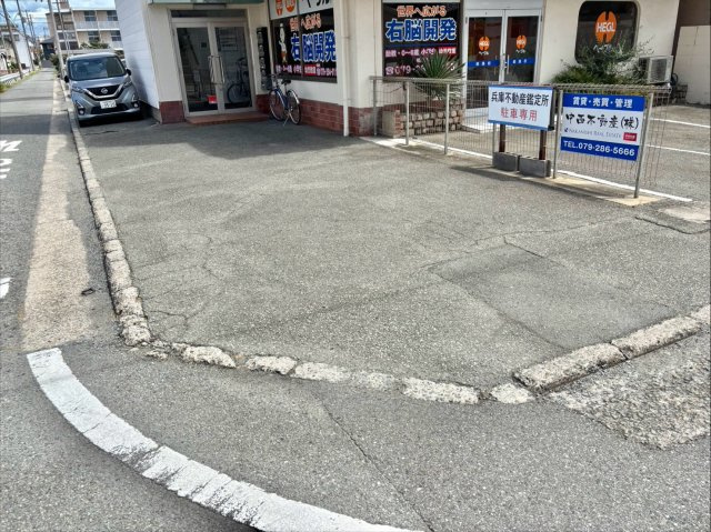 西浦ビルの駐車場