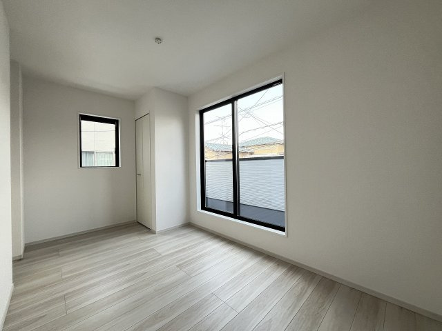 【寝室】 | 福岡市東区舞松原2丁目2期　2号棟（全3棟）【仲介手数料無料・0円】 | 施工例。施工例は完成時と異なる場合があります。
