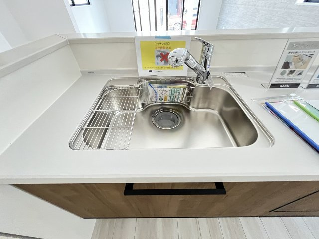 【キッチン】 | 福岡市東区舞松原2丁目2期　2号棟（全3棟）【仲介手数料無料・0円】 | 施工例。施工例は完成時と異なる場合があります。