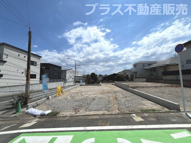 【外観】 | 福岡市東区舞松原2丁目2期　2号棟（全3棟）【仲介手数料無料・0円】 | 現地写真。プラス不動産販売なら、現場の全ての棟をまとめてご見学頂けます。