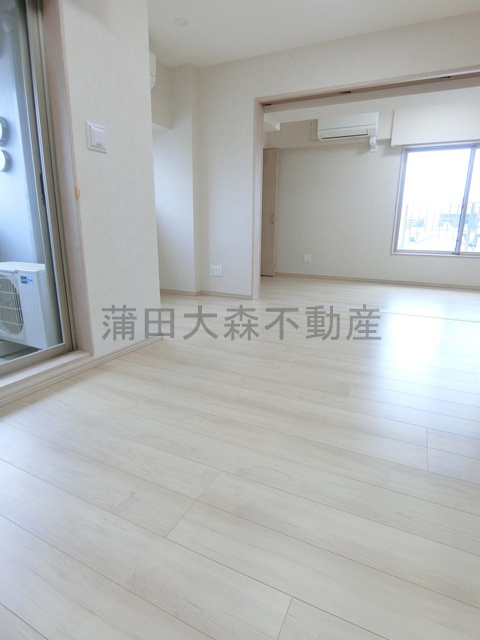 Weave Base OMORIの居間・リビング