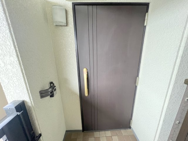 ルイシャトレ生駒の玄関