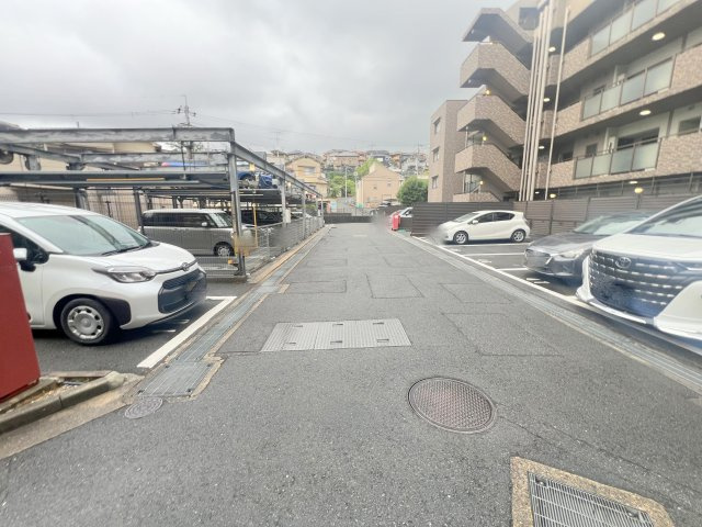 ルイシャトレ生駒の駐車場