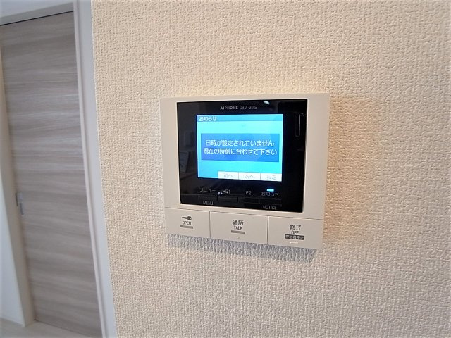 The Crossのエントランス|エントランスにはモニター付きオートロック完備