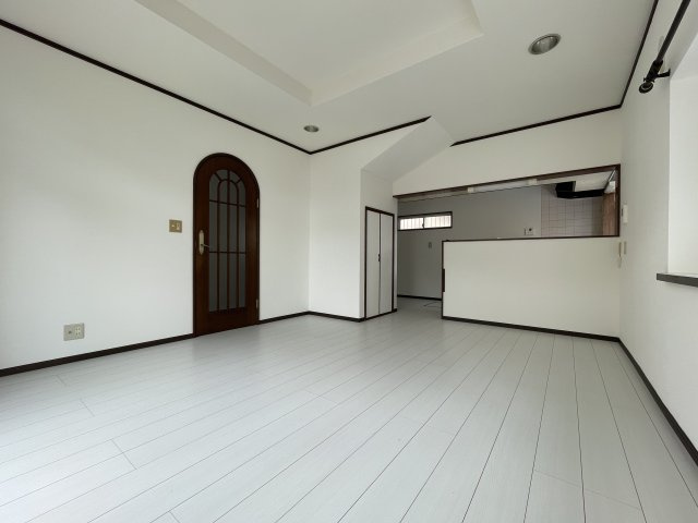 東金市宿　中古住宅の居間・リビング