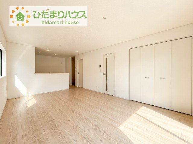 【居間・リビング】 | つくば市観音台第15　新築戸建 | 南向きのリビングではぽかぽかの日差しが感じられます☆彡