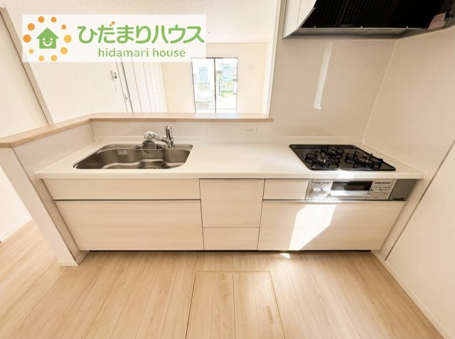 【キッチン】 | つくば市観音台第15　新築戸建 | 3口コンロと収納豊富なキッチンで、ママの毎日のお料理もはかどります☆