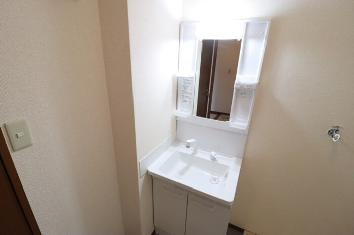 松戸市串崎新田のアパートの独立洗面台