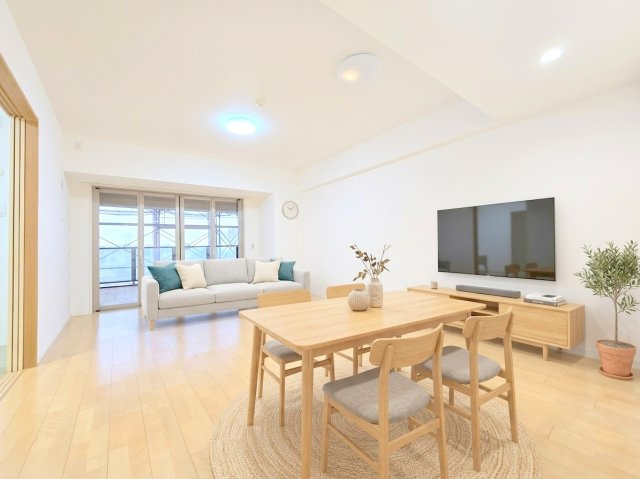 ヴェレーナ青梅新町の居間・リビング|※家具装飾はCG加工によるものです。
