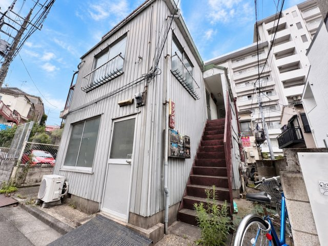 中野区松が丘1丁目　建築条件無し売地の外観|2026.06.22撮影

現地ご見学希望・資料請求などお気軽にお問い合わせ下さい！
03-5990-5201