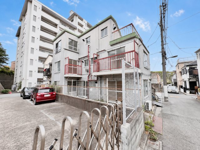 中野区松が丘1丁目　建築条件無し売地の外観|2026.06.22撮影

現地ご見学希望・資料請求などお気軽にお問い合わせ下さい！
03-5990-5201