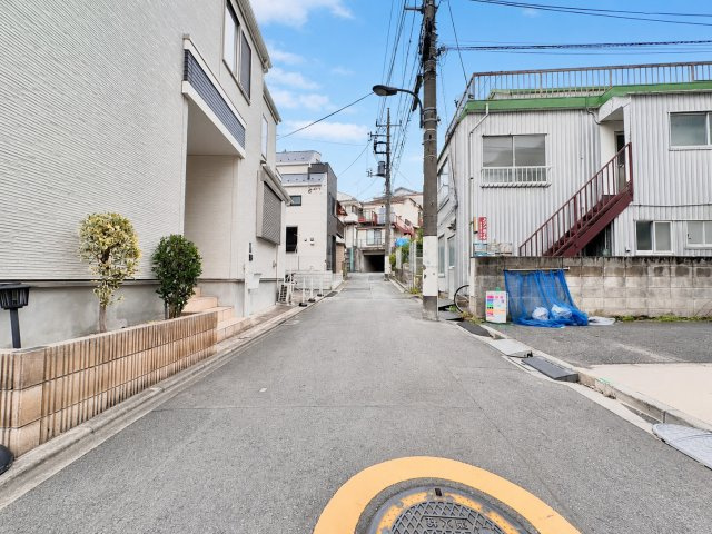 中野区松が丘1丁目　建築条件無し売地の前面道路含む現地写真|2026.06.22撮影

現地ご見学希望・資料請求などお気軽にお問い合わせ下さい！
03-5990-5201