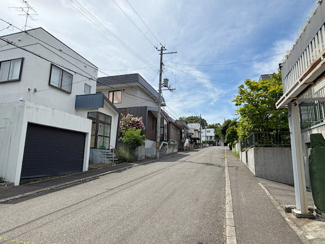 西区福井2丁目　更地渡し土地の前面道路含む現地写真|周辺は落ち着いた雰囲気の住宅街♪