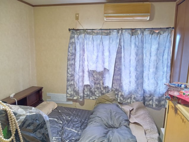 売中古戸建　富士市三ツ沢の洋室|寝室や仕事部屋など使い勝手の良い広さの洋室です。一日の疲れを癒すプライベート空間になりますね。