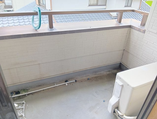 売中古戸建　富士市三ツ沢のバルコニー|南向きのバルコニーがあるので陽当たりが良好です。お洗濯物もよく乾きそうですね。