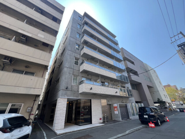 Ｓ－ＲＥＳＩＤＥＮＣＥ近代美術館前