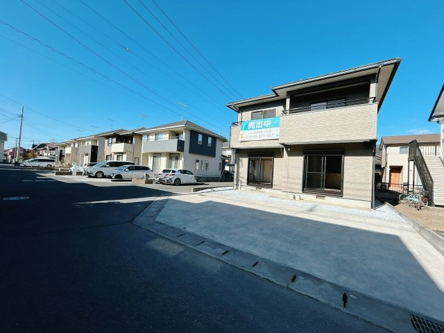 小山市城北4丁目　中古戸建の前面道路含む現地写真