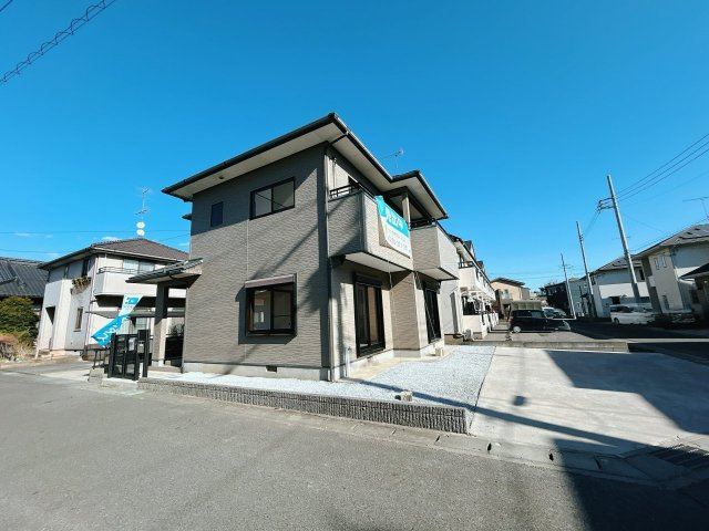 小山市城北4丁目　中古戸建の前面道路含む現地写真