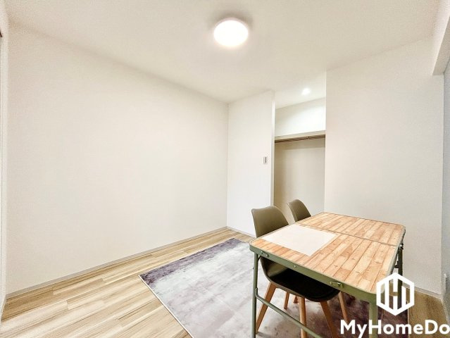 大森アイリス弐番館の洋室|使い勝手の良いウォークインクローゼット付き