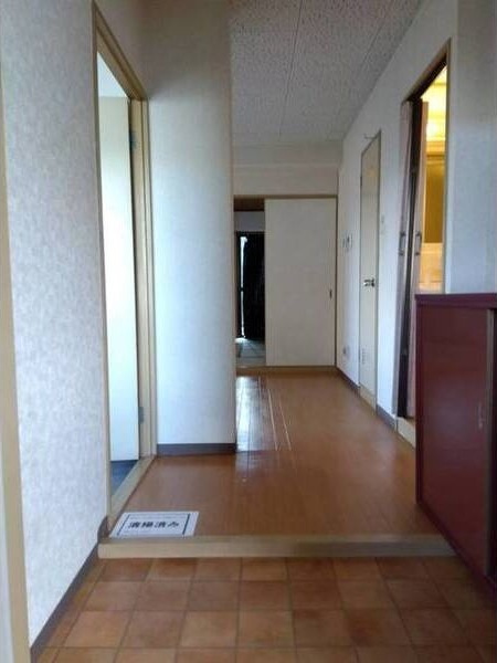 石山古都ハウスの玄関