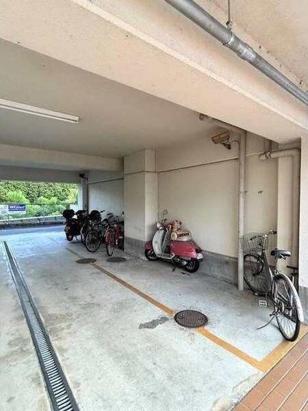 石山古都ハウスの駐車場