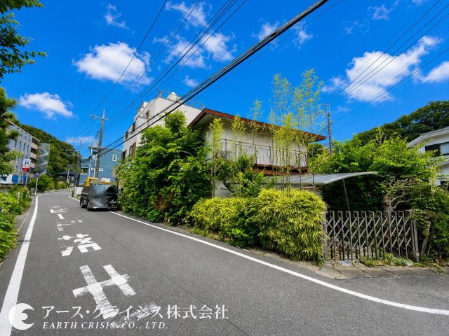 【外観】 | 松戸市岩瀬 | 建築条件なし。思い描いたマイホームを、そのままカタチに。陽当たりも良く、ガーデニングや家庭菜園にもぴったりのゆとりある敷地。資産としても魅力のある立地で、将来を見据えた住まい選びを。
