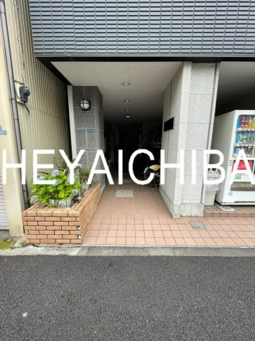 三恵中田パレスのエントランス