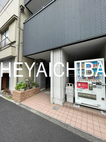 三恵中田パレスのエントランス