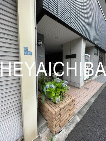 三恵中田パレスのエントランス