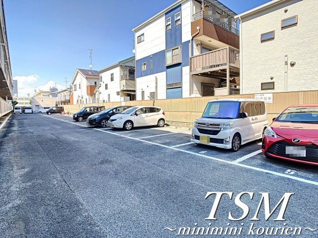 グレースコート香里園の駐車場
