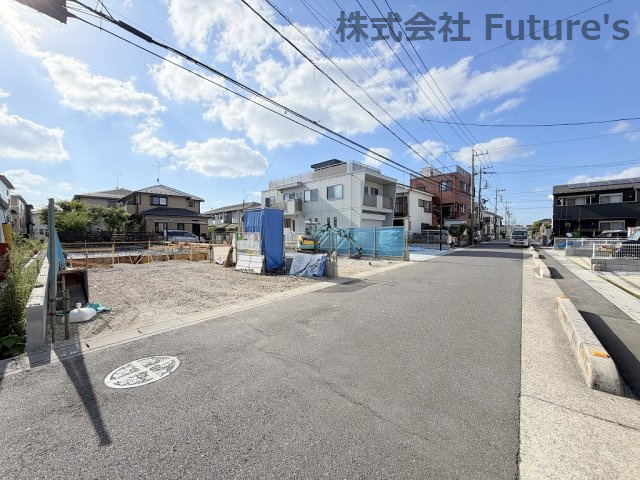 三郷市東町　新築戸建　全2棟　1号棟の前面道路含む現地写真|前面道路含む現地写真です。