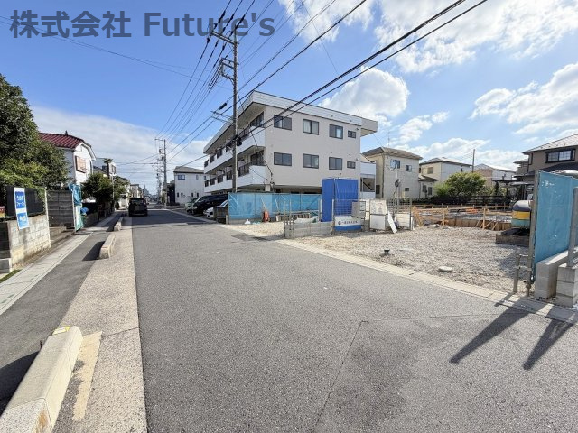 三郷市東町　新築戸建　全2棟　1号棟の前面道路含む現地写真|前面道路含む現地写真です。