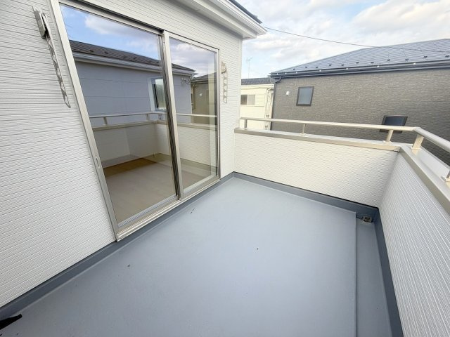 三郷市東町　新築戸建　全2棟　1号棟のバルコニー|同施工会社の参考写真になります。
