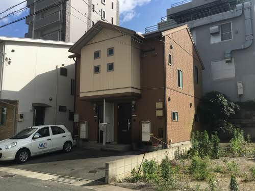 エルマーナの駐車場