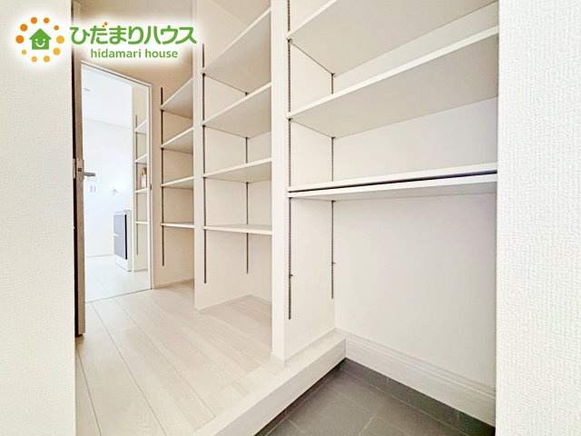 【収納】 | 石岡市石岡第9　新築戸建 | 天井までの高さがあるタップリ玄関収納