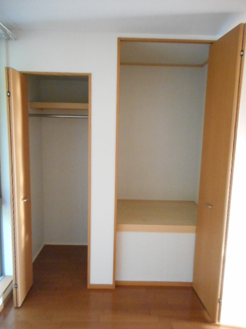 ＭＡＩＳＯＮ ｄｅ ＷＡＴＡＹＡの子供部屋|階段上には収納２か所完備