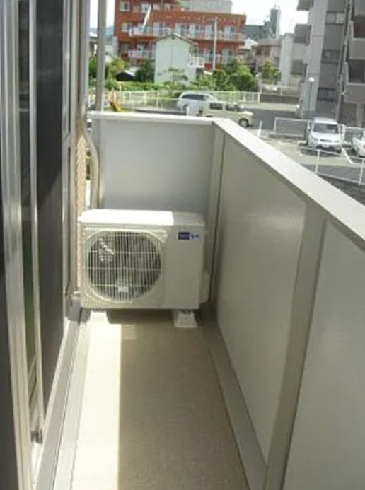 コンフォールハイムのバルコニー|同物件の別号室の写真です。現況を優先とします。
