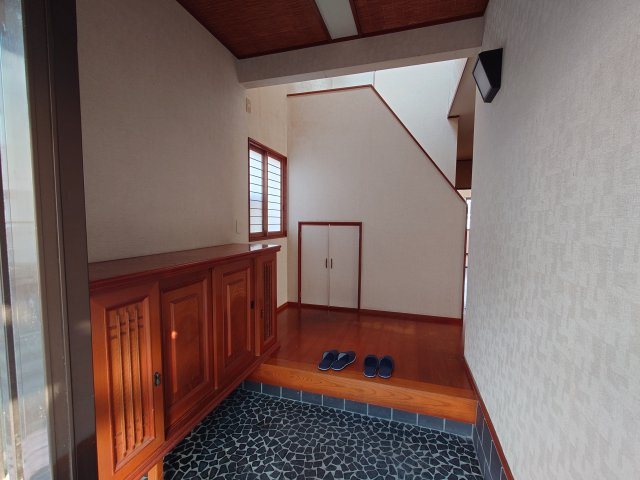 稲代貸家の玄関