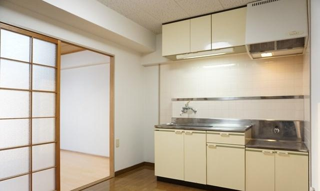 グランドールオオニシのキッチン|十分団らんできるスペースです☆