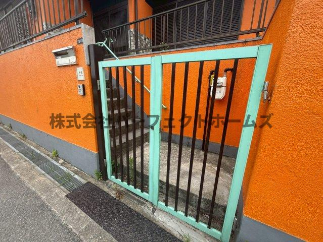 杉山手3丁目戸建　賃貸のエントランス|毎日通るエントランスはこのようになっています