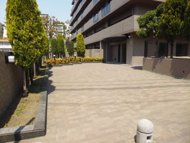 アルファステイツ朝霧丘のエントランス
