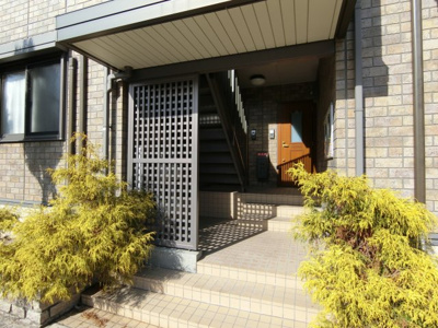 【エントランス】 | レシェンテ茨木A棟