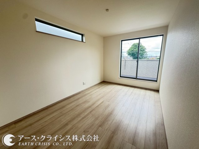 【洋室】 | 野田市山崎2071番　全2棟 | 穏かな日差しの下豊かなひと時を家族と共に暮らす事の出来る洋室はご夫婦お二人のプライベートシーンを演出する、やすらぎと寛ぎの空間です。