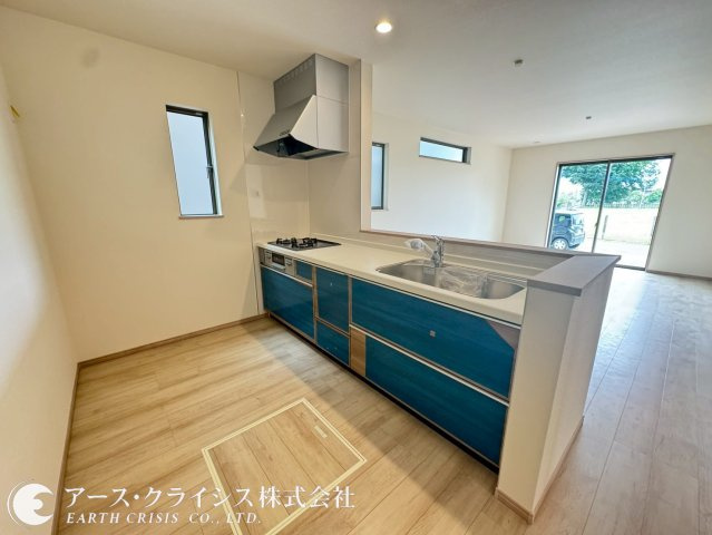 【キッチン】 | 野田市山崎2071番　全2棟 | 対面式キッチンからは声もかけ易く、お料理中も会話が弾み、ご家族の会話を盛り上げ、お料理しながら、リビングで遊んでいるお子様をみることができるので安心ですね。