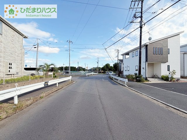 【前面道路含む現地写真】 | つくば市松代1丁目　中古戸建 | 小学校まで徒歩圏内のため安心して生活できます。