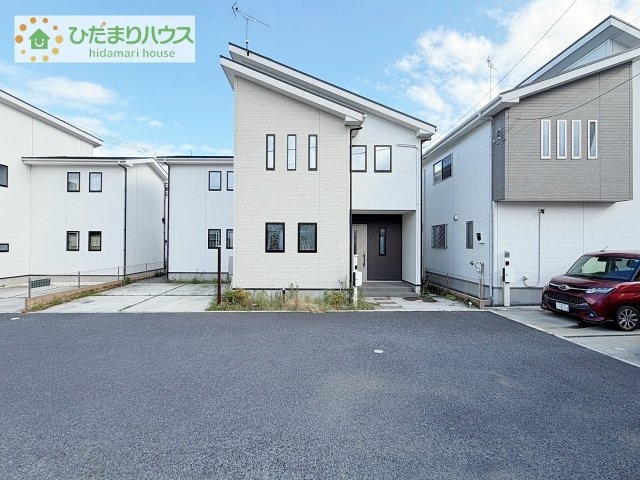 【外観】 | つくば市松代1丁目　中古戸建 | 現在、クロス張替・トイレ交換やリフォーム実施中。ハウスクリーニングも予定しており、そのまま気持ちよくお住まいいただけます。