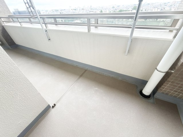 【バルコニー】 | エステスクエアふじみ野B棟　(ふじみ野店) | 陽当たりの良い南東向きのバルコニー